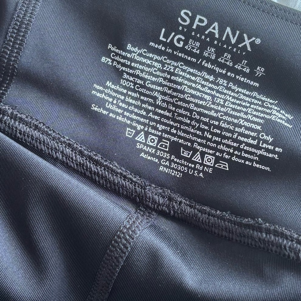 SPANX Get Moving Shorts in Black Camo Camouflage Athletic Running - Picture 7 of 8